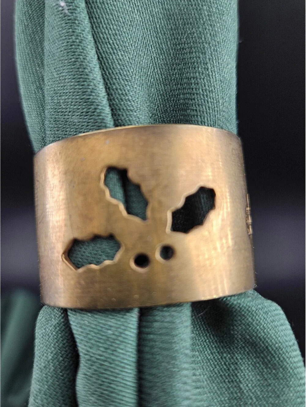 4 Vintage Brass Holly Napkin Rings and 4 Green Napkins